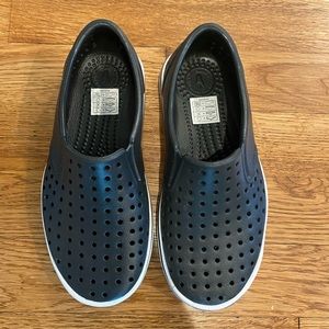 NWOT black size J1 Natives Miles style new without tags